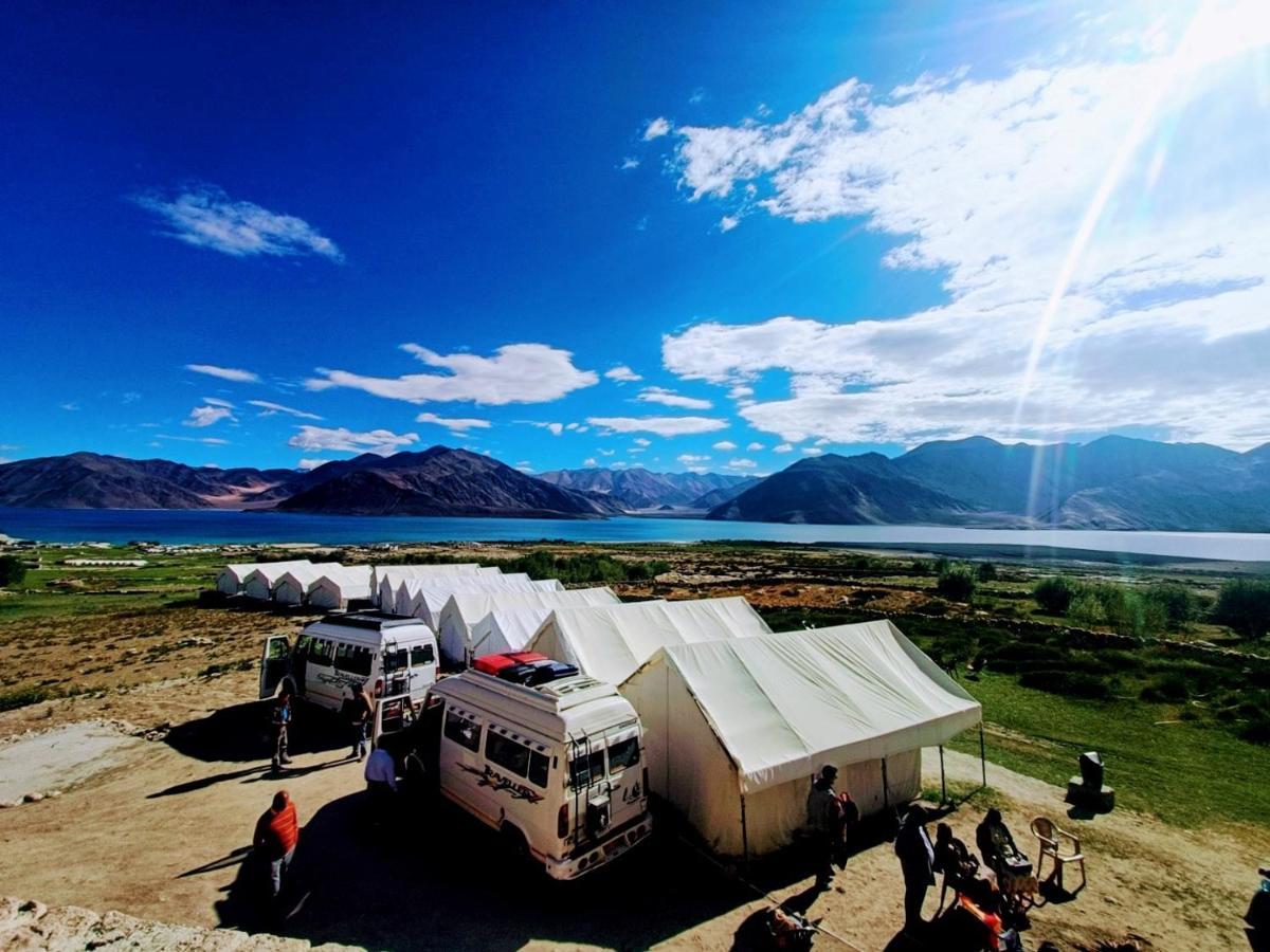 Camp Redstart 호텔 레 외부 사진